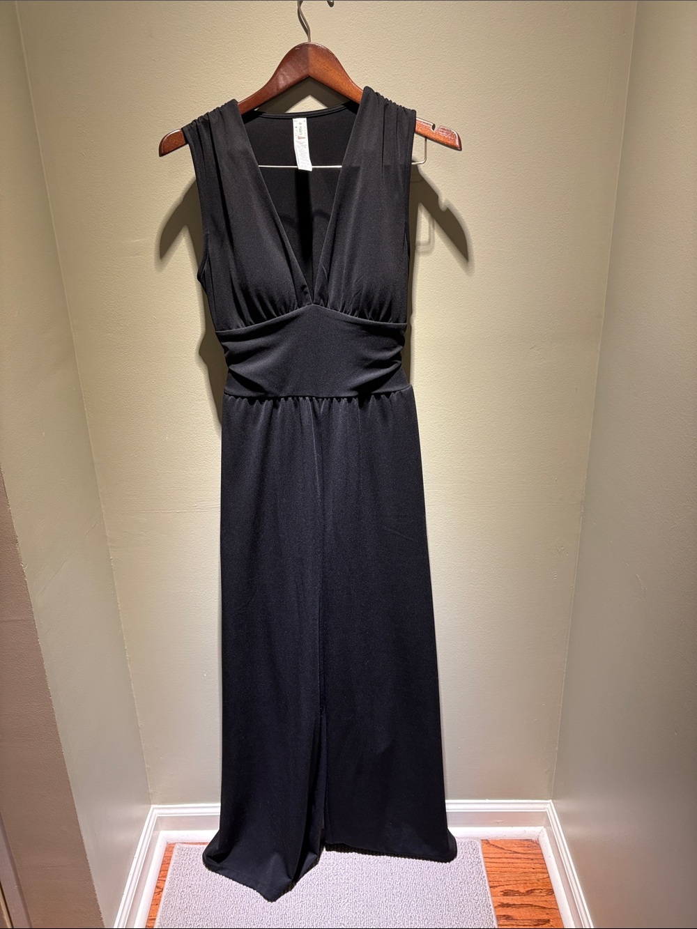 Halara Classic Black V-Neck Sleeveless Jumpsuit